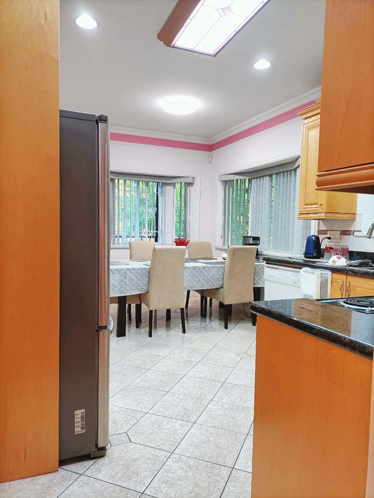 Warm Retreat Hotel Ванкувър Екстериор снимка